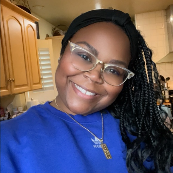 Meet your Posher, April - Picture 3 of 14